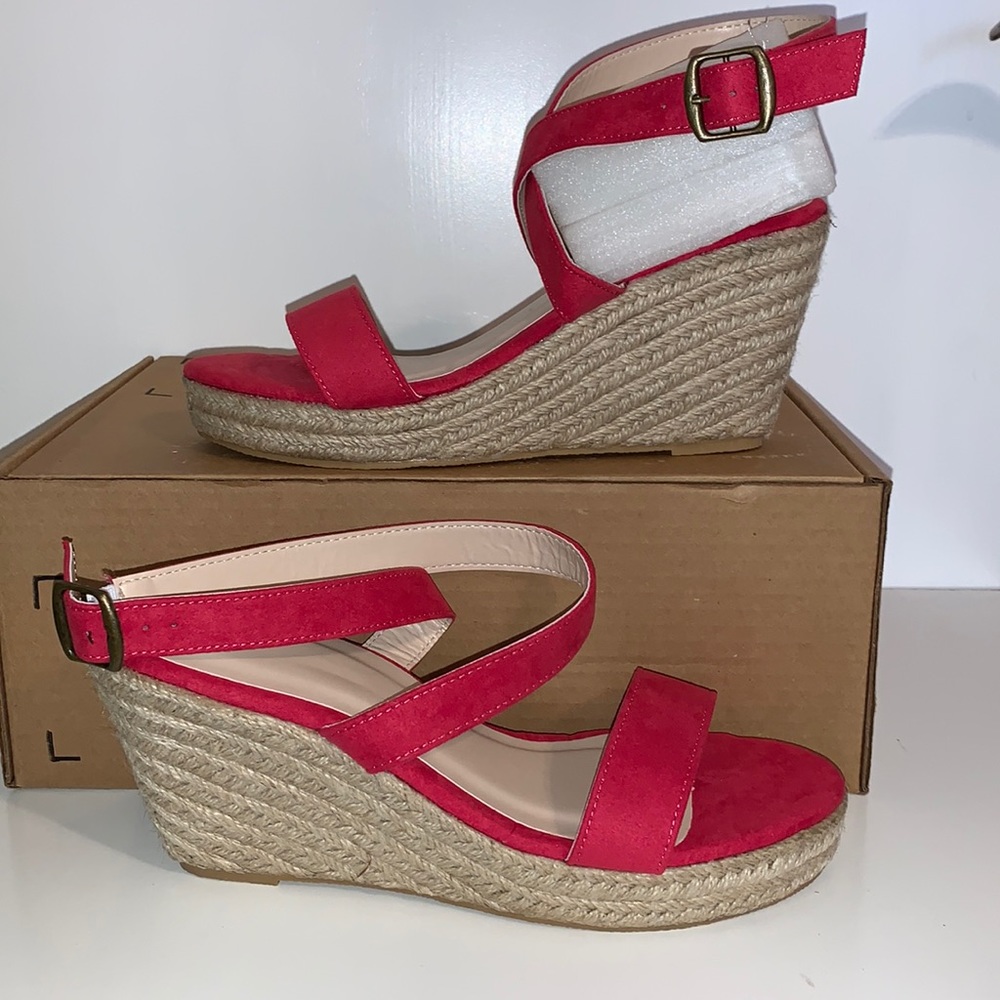 Pink/red opened toe ankle strap wedge sandals